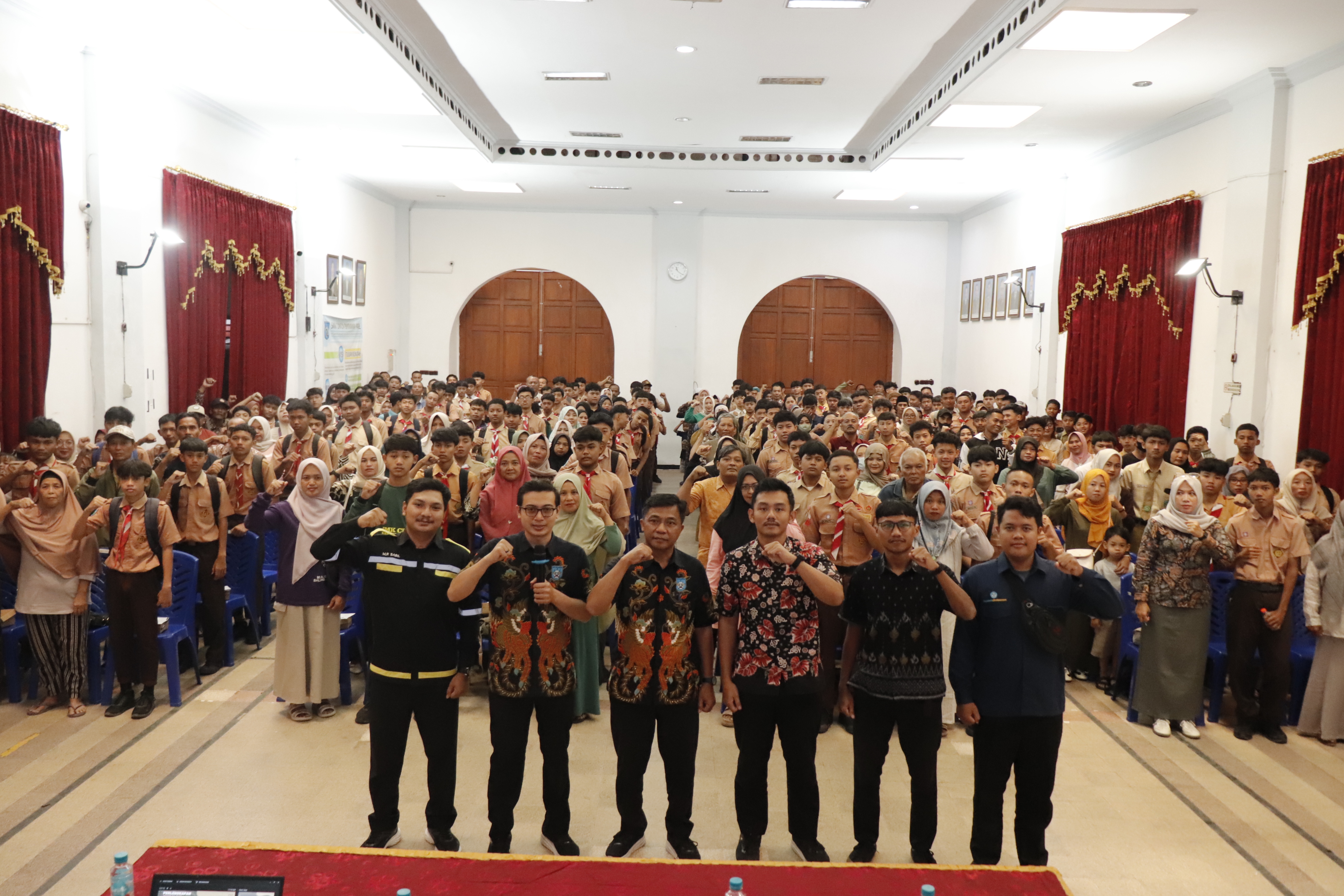 Sinergi Segitiga Emas: Orang Tua, Sekolah, dan Siswa